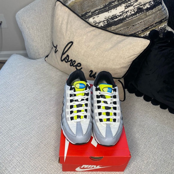 Nike air max 95 size 6 colors are grey, black, white, green and blue - Picture 2 of 3